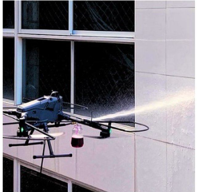 Drone da BroWash limpando porcelanato